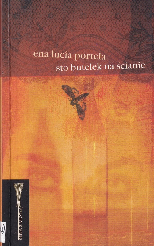 Sto butelek na ścianie