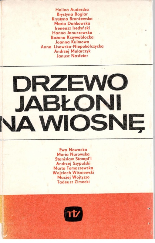 Drzewo jabłoni na wiosnę