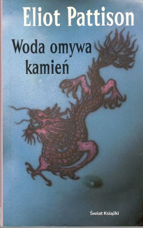 Woda omywa kamień