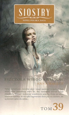 Pszczoła wśród kwiatów